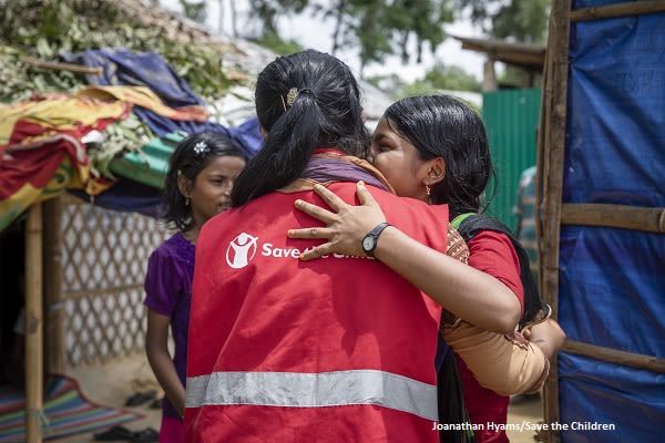 Il nostro intervento in emergenza operatrici che si abbracciano 
